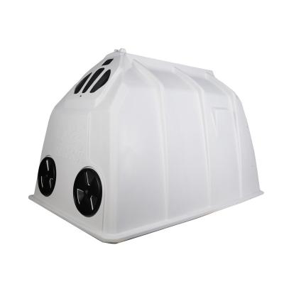 中国 White Polyethylene Rectangle Calf Shelter Insulated Weatherproof Hutch 販売のため