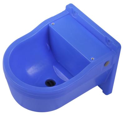 China Blue PP Plastic Livestock Water Bowl for Cattle Horses Sheep - Cow Cattle Friendly Watering Solution en venta