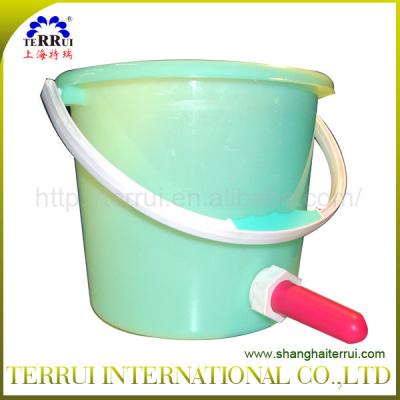 China OEM Calf Feeding Bucket With plastic material and Easy to move and clean for sale