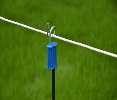 China PE 10mm Fence Post Pigtail Electric Fence Insulator With Weight 50g for sale