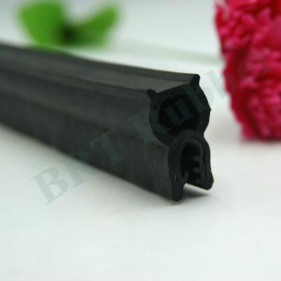 China 10MPA EPDM Rubber Sealing Strip Profile Extrusion Weather Control For Dual Durometer en venta