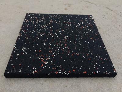 China High Density Rubber Garage Floor Tile Moulded Recycled Gym Flooring Mats à venda