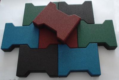 中国 Outdoor Dog Bone Shape Recycled Rubber Paver Tile Customized Flooring 販売のため