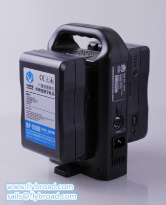 Китай Заряжатель батареи li-иона превосходного Двойн-порта портативный с переходникой (для видеокамеры Сони профессиональной) продается