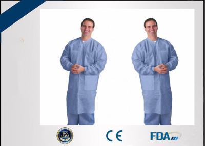 中国 病院/実験室のために通気性の使い捨て可能な医学の保護服装 販売のため