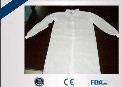 China High Tensile Strength Disposable Lab Coats Non Woven Fabric With Two Pockets for sale