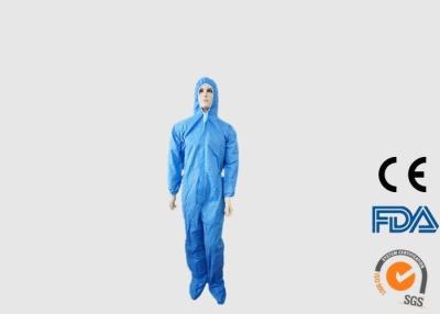 China Permeabilidade alta do ar das combinações descartáveis repelentes líquidas do PPE com capa à venda
