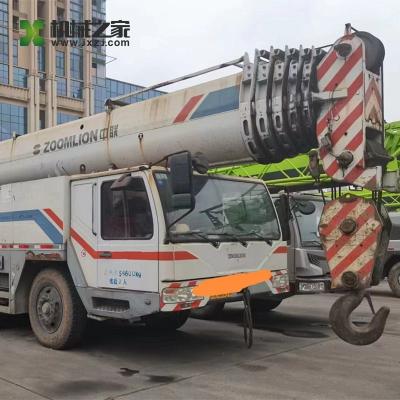 China 90ton Gebruikte Vrachtwagenkraan Zoomlion ZLJ5551JQZ90V Tweedehands Vrachtwagen Mobiele Kraan Te koop