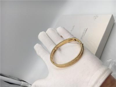 Chine Bijoux d'or du bracelet 18K de signature de PerléE avec la signature aucune pierre gemme à vendre