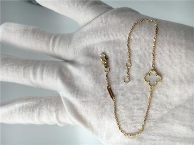 中国 ヴァンCleef Arpels白い真珠母の甘いアルハンブラのブレスレット18kのイエロー・ゴールド 販売のため