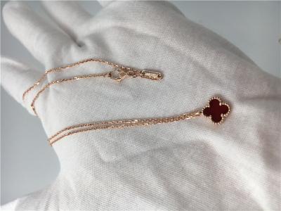 China Rose Gold Pendant Necklace For Girlfriend , 18k Magic Alhambra Necklace With Carnelian for sale