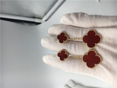 Chine Boucles d'oreille magiques d'or d'Alhambra 18K avec la nacre rouge/taille faite sur commande à vendre
