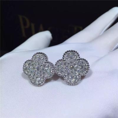 Cina Oro bianco magico degli orecchini 18k di Van Cleef Arpels Alhambra e diamanti rotondi in vendita