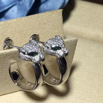 中国 エメラルドのダイヤモンドのイヤリング、ヒョウの形の18Kホワイト ゴールドのダイヤモンドのイヤリング 販売のため