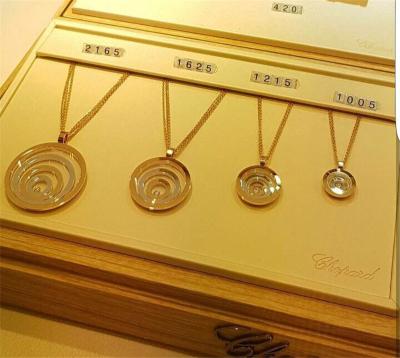 Chine forme ronde pendante d'esprit heureux de bijoux de Chopard de l'or 18K avec les diamants naturels à vendre
