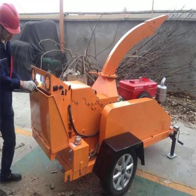 China Hydraulic Feed Wood Chipper Machine Yard Waste Antirust 0.7t/ H 360deg for sale