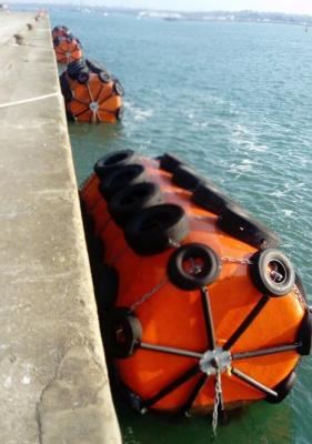 China Para-choque enchido da proteção do navio espuma abundante com pneumático e corrente à venda