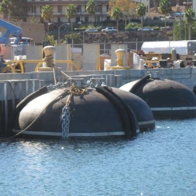 China Amortecedor natural do barco de borracha do hidro para-choque pneumático submarino para a proteção do navio à venda