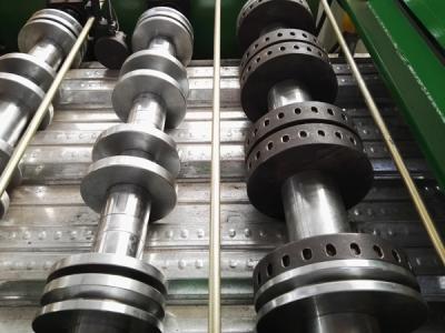 中国 機械、機械を形作る鉄骨構造の金属の鋼鉄ロールを形作る自動橋床ロール 販売のため
