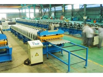 China Metal Wall And Roof Corrugated Roll Forming Machine With Hydraulic Station for sale