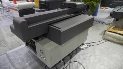 China Versatile kommerzielle digitale Drucker Flachbett UV-Digitaletikettendrucker zu verkaufen