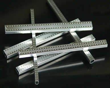 Chine Chaîne de production en aluminium de tube barre d'entretoise pour la fenêtre creuse de haute résistance à vendre