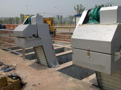 China Pantalla de barra rotatoria mecánica para el tratamiento de aguas residuales industriales en venta