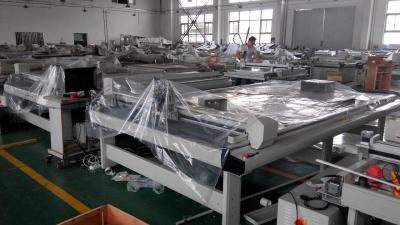 China Impresora ultravioleta plana de Digitaces del tablero del panal con el sistema del guardia de la seguridad en venta