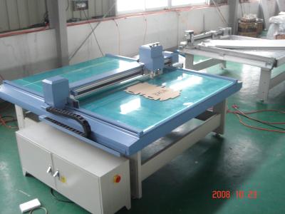 China Chipboard Paper Box Cutter / Flatbed Cutting Machine With Four Tool Head Design for sale