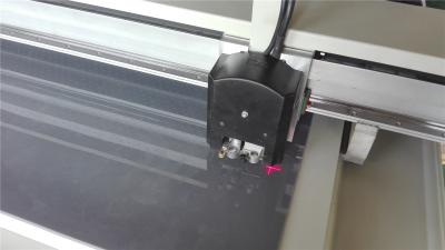 China Laser-Positions-fertigten Flachbett-Digital-Schneider/stempelschneidene Tischplattenmaschine Größe besonders an zu verkaufen