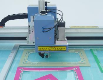 China Quadro de papel da foto do cartão que faz a máquina a espessura 3.6mm do corte da tabela de um ângulo de 45 graus à venda