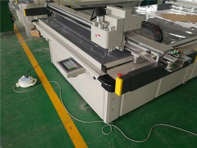 China Ecnomic Costs Plastic Sheet Cutting Machine With Integrated Vacuum Table for sale