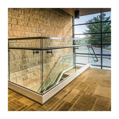 China Aluminium U Channel Glass Railing With 6mm Stainless Steel Balustrade Posts en venta