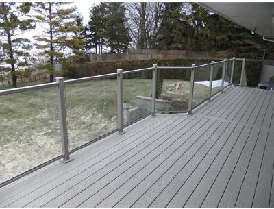 China Flooring Mounted Aluminum Frame Glass Railing With Tempered Glass Panels à venda