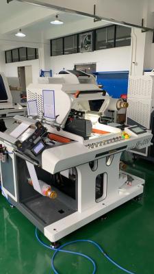 Chine Machine de découpe à la matrice de précision pour étiquettes laser avec système à cinq fils triphasé 380V 50HZ à vendre