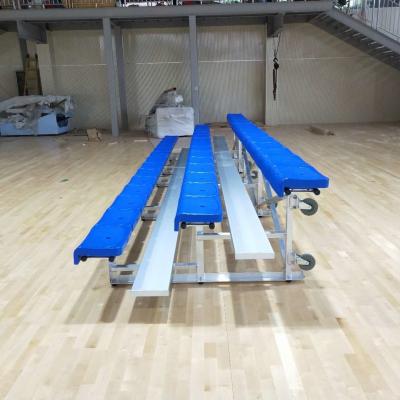China Blanqueadores al aire libre de aluminio del metal 3 filas con los asientos para el campo de entrenamiento del patio en venta