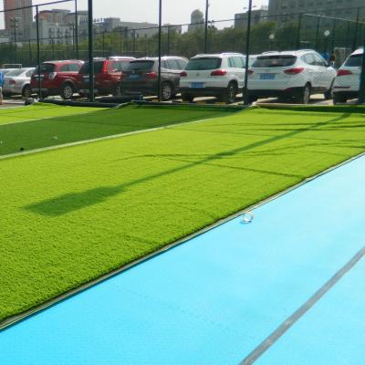 China Choque artificial da grama que absorve tóxico amigável de Eco das telhas de assoalho não para o campo de futebol à venda