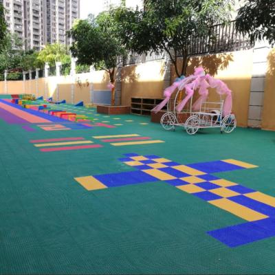 中国 高性能スポーツ用床のための15mm 滑らかな表面PPタイル床 販売のため