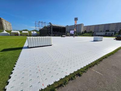 China Lightweight Polyethylene Floor Matting Customizable And Versatile For Events for sale