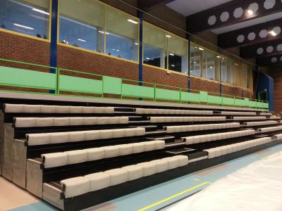 China Aluminum Silver Retractable Bleacher Seating Straight Or Curved Options Available for sale