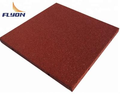Chine Le tapis de sol en caoutchouc à logo personnalisé, haute durabilité et fonction antidérapante garantie à vendre