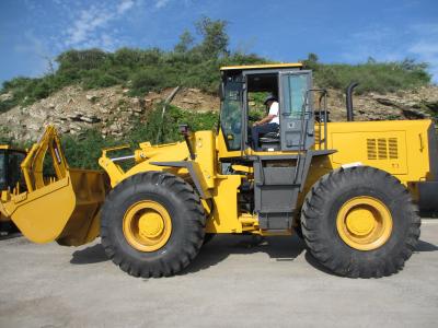 China 6 Tons Shanmon Wheel Loader SM600 With Pilot Control , 3.3m3  Bucket , 175kw Weichai Engine for sale