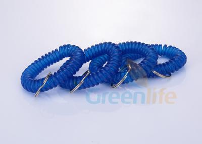 中国 ニッケルによってめっきされる割れたリングが付いている拡大の青いプラスチック手首のコイルの螺線形のキーのホールダー 販売のため