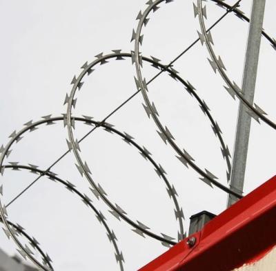 Chine Cage de sécurité à chaud Concertina fil de rasoir galvanisé en PVC Bto 22 à vendre