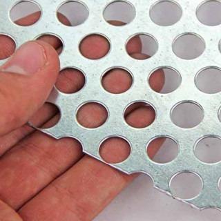 Chine Q235 Plaque de maille perforée métal doux décoratif en acier avec divers trous à vendre