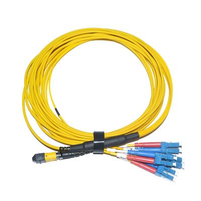 Chine Élite MTP/MPO - le LC éventent le pullover de câble à fibres optiques de QSFP à vendre