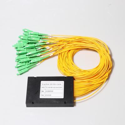 China Divisor del PLC de la fibra óptica de la caja 1*8 1*16 1*32 2*8 del ABS del conector de FTTB/FTTH SC/APC con el conector del SC para FTTH en venta