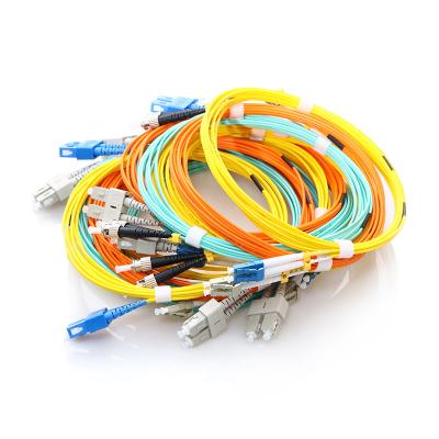 Chine La correction optique unimodale de fibre de FC/SC/LC/ST RPA UPC attachent le câble de pullover optique de fibre jaune de 3m à vendre