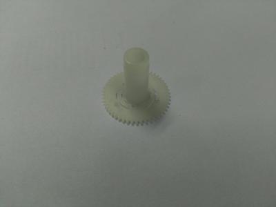 China Color blanco de la pieza plástica del molde del engranaje con el material de POM hecho de moldeo por inyección exacto en venta