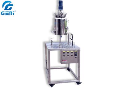 China Hand Pouring Type Lipstick Filling Machine 10L - 50L Volume With SUS304 Table en venta